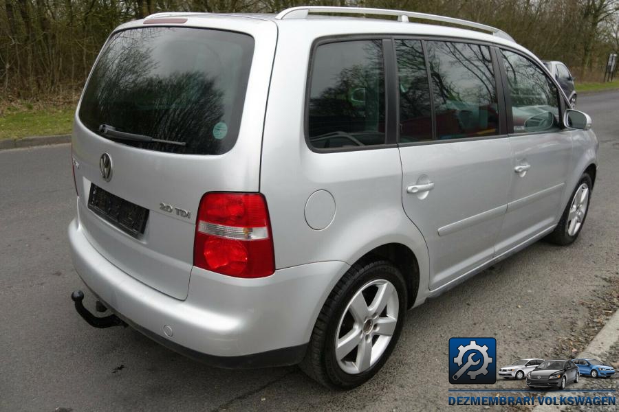 Incuietoare capota volkswagen touran 2011